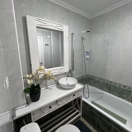 Sea & Sky Penthouse Торевьиа